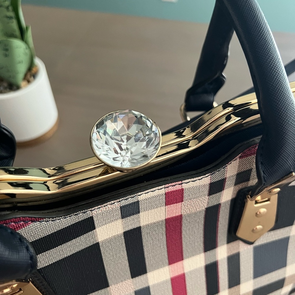 Elegant Purse - Picture 3 of 5